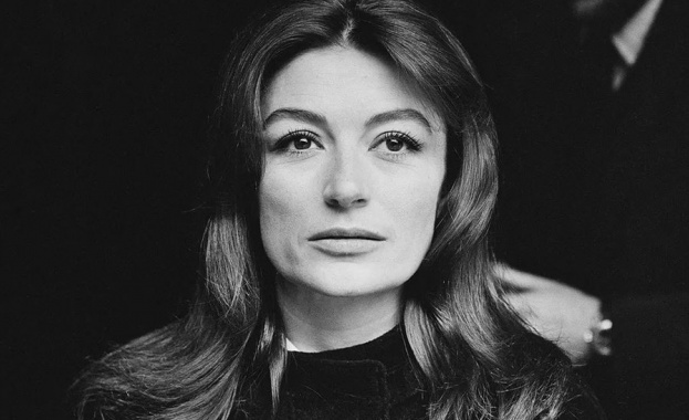 Френската актриса Анук Еме едно от най известните лица на