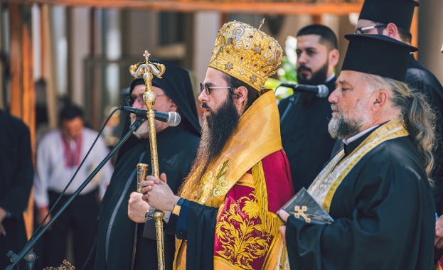 Сливенския митрополит Арсений забрани носенето на църковни икони за нестинарските игри
