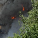 Хеликоптери и пожарникари гасят голям пожар в Подмосковието