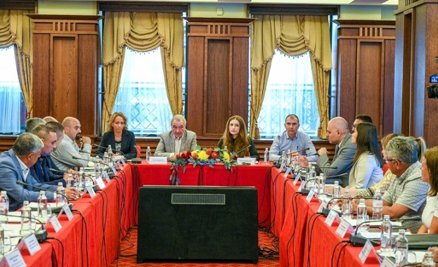 Министър Карадимов: Българската банка за развитие ще обслужва предприятия от отбранителната индустрия