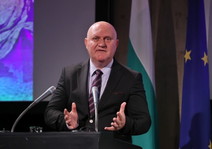 Министър Цоков: Близо 80 % от магистрите  се реализират успешно в професии, изискващи висше образование