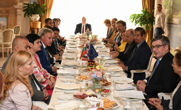 КРИБ и посланици и дипломати в България на страните от