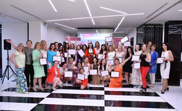 Над 30 дами предприемачи се дипломираха в юбилейното десето издание на Лидерска академия „Успяваме в България“