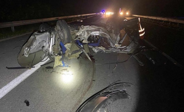 Двама души са в болница след катастрофа станала през нощта