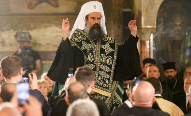 Патриарх Даниил направи първа копка за разширяването на енорийски център в столичния кв. "Младост" Патриарх Даниил направи първа копка за разширяването на енорийски център в столичния кв. "Младост"