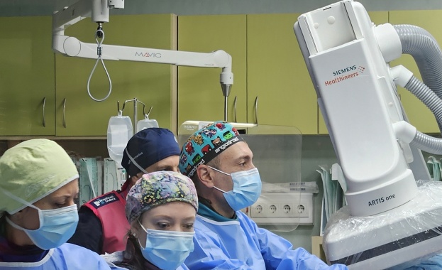 Успешното имплантиране на първия в България индивидуално произведен фенестриран стентграфт