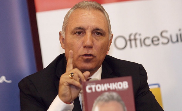 Младите футболисти в България отделят много време за татуировки обеци