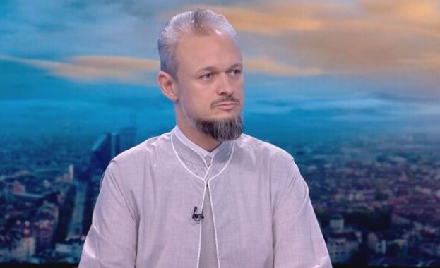 Снимки на отец Дионисий духовник от българската патриаршия видяхме