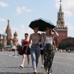 Русия е обхваната от гореща вълна, като в Москва е счупен рекорд от 1917 г.