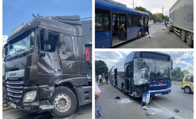 Катастрофа между ТИР и автобус в Бургас, има пострадали