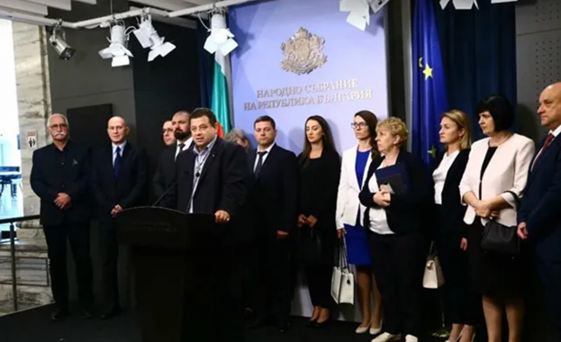 Шестима депутати напуснаха групата на Величие научи NOVA Заявления са