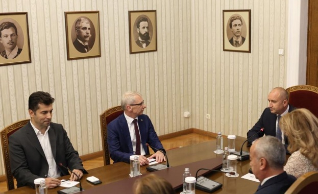 От Продължаваме Промяната Демократична България са на среща при