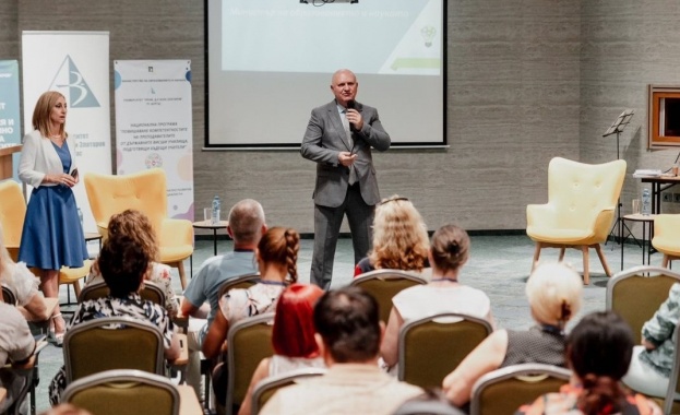 В рамките на Националната програма Повишаване компетентностите на преподавателите от