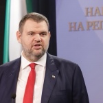 Делян Пеевски: Ето част от СМС-ите на Цеков. Видно е, че сам ме търсеше за срещи в моя кабинет