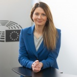 Цветелина Пенкова: България трябва да гарантира ниските цени на електроенергията за индустрията и за младите семейства