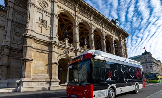 От средата на 2025 г електрическите автобуси по линии 2А