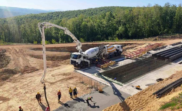 С ускорени темпове продължава изграждането на участъци от първите 3