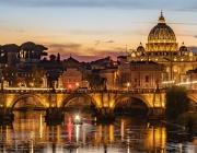 Голямо дърво падна в Рим и рани двама души