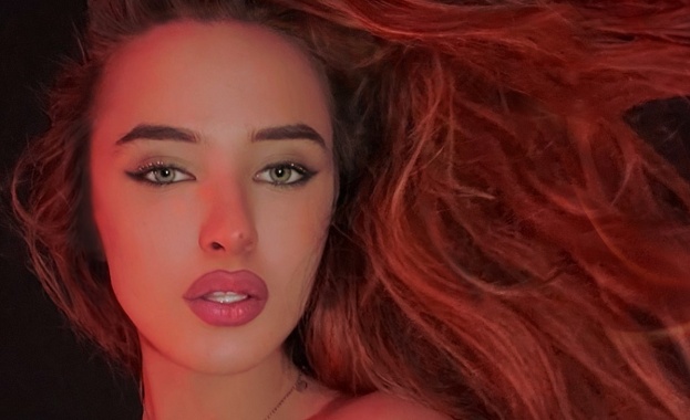 Името й е Елизабет Още с появата си в Гласът