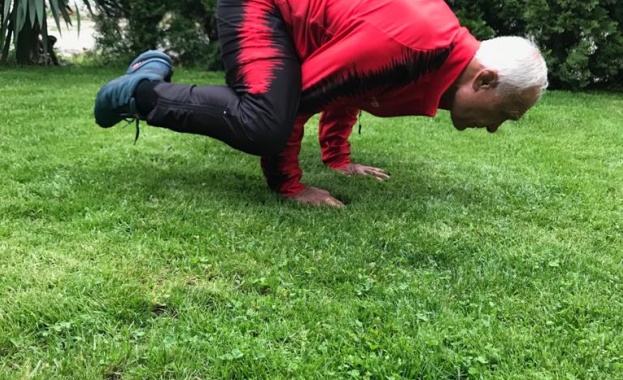 Гарабитов: Най-лесната и полезна гимнастика сутрин е да клекнете 25 пъти 