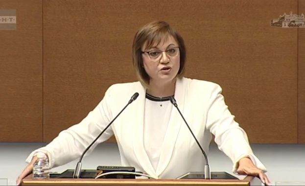 Един учебник по един предмет в един клас е дълга