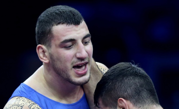 Семен Новиков надви с 3 1 унгарския борец Давид Лосонци в