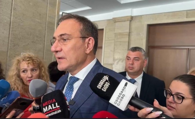 Борислав Гуцанов: Безумните промени в Конституцията ограничиха опциите за политически безпристрастен премиер