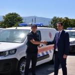 Министър Гвоздейков връчи ключовете на първите 50 нови автомобила на ИА „Автомобилна администрация“