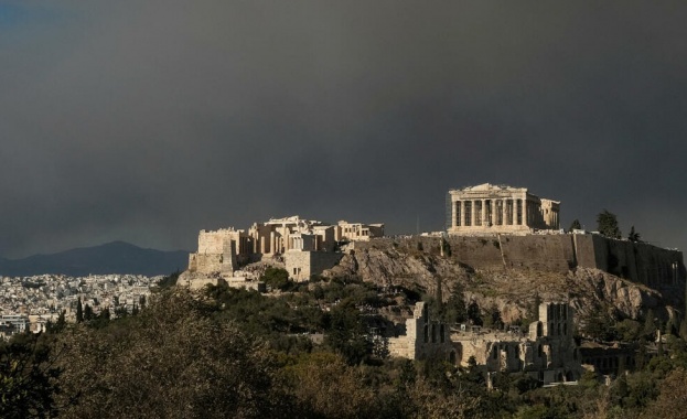 Един човек загина при ожесточени горски пожари разпространили се в