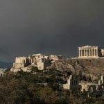 Има загинал при пожарите в предградията на Атина