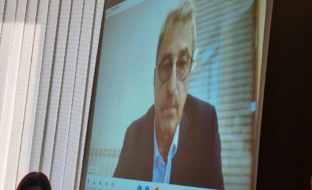 Цветан Василев се яви на изслушване чрез видеовръзка пред комисията за Нотариуса и Пепи Еврото Цветан Василев се яви на изслушване чрез видеовръзка пред комисията за Нотариуса и Пепи Еврото