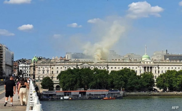 Около 100 пожарникари са се справили с голям пожар в