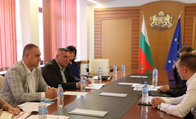 Министър Тахов: България иска от ЕК защитни мерки срещу вноса на яйца от Украйна