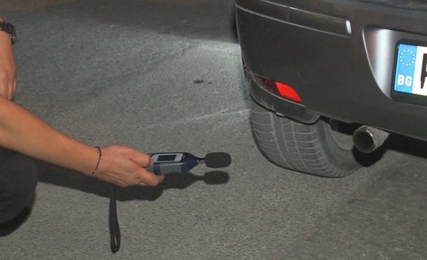 Полицейска акция за лов на шумни автомобили се провежда в