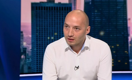 Димитър Ганев: Дотук виждаме, че премиерът Радев не е „новият Орбан“, но не следва и пробрюкселска линия