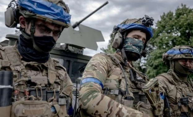 Мъже и младежи на възраст между 18 и 22 години