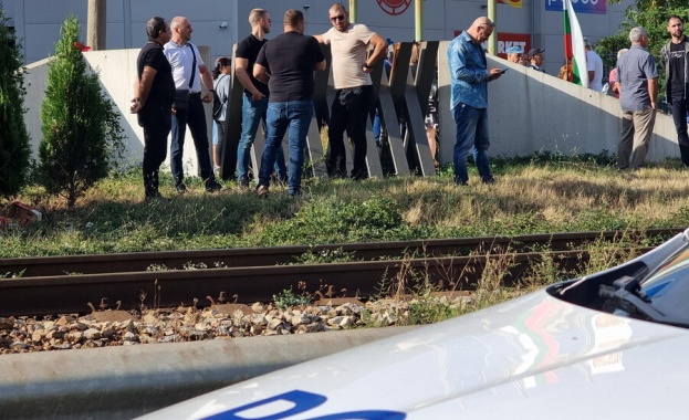 Жители на с Самораново община Дупница затвориха главния път Е 79