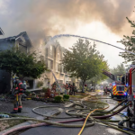 Малък самолет се разби в жилищен квартал в Портланд, има загинали