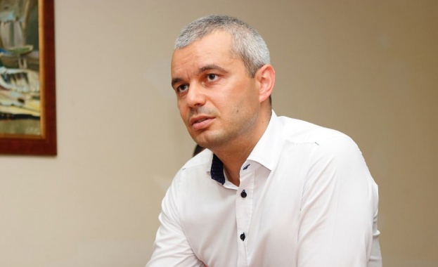 Тази сутрин председателят на Възраждане Костадин Костадинов изнесе урок