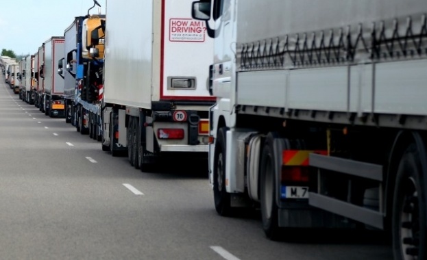 10-километрова тапа от тирове на ГКПП „Кулата“ заради протест на гръцки фермери