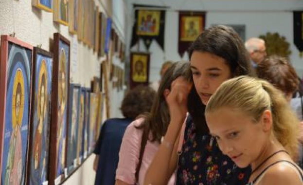 Започна записването за новата учебна година в Енорийския център на храм „Покров Богородичен“ в София