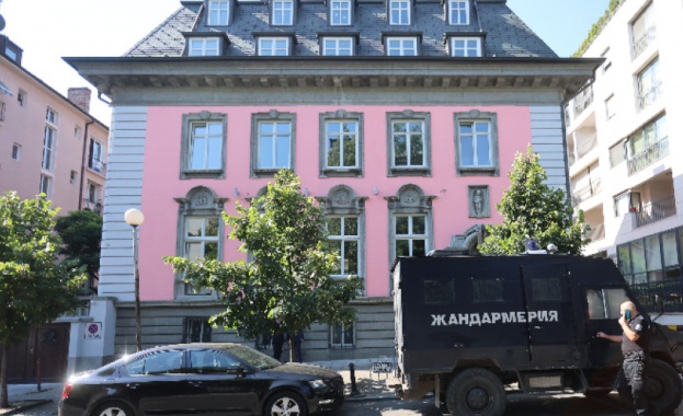 Полицията е открила луксозен автомобил и лодка които се издирваха