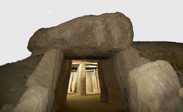 Междудисциплинарна група от учени включваща историци геолози физици и археолози