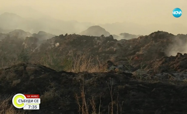 Огън се разгоря на сметище в Пловдивското село Маноле в