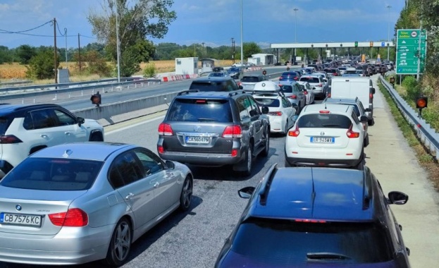 Интензивен е трафикът на граничен пункт Кулата на изход а