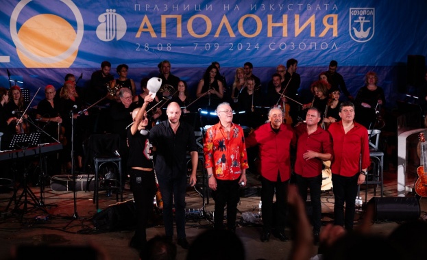 40-ото издание на Аполония завърши с вълнуващ концерт на „Фондацията“ 40-ото издание на Аполония завърши с вълнуващ концерт на „Фондацията“
