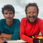 Българи прекосиха с гребна лодка най-опасните води в света