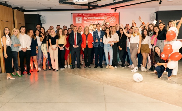 Студентите от втория випуск на иновативната „Бизнес академия Kaufland-УНСС“ се дипломираха Студентите от втория випуск на иновативната „Бизнес академия Kaufland-УНСС“ се дипломираха