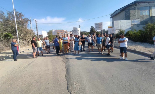 Живеещите във варненската местност Пчелина отново протестират заради проточил се