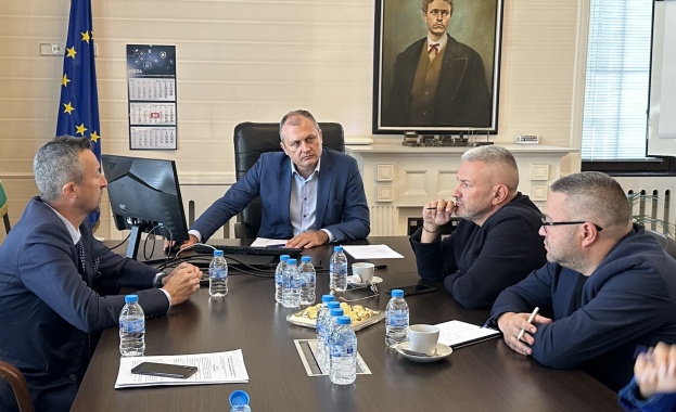 Министърът на електронното управление Валентин Мундров проведе работна среща с